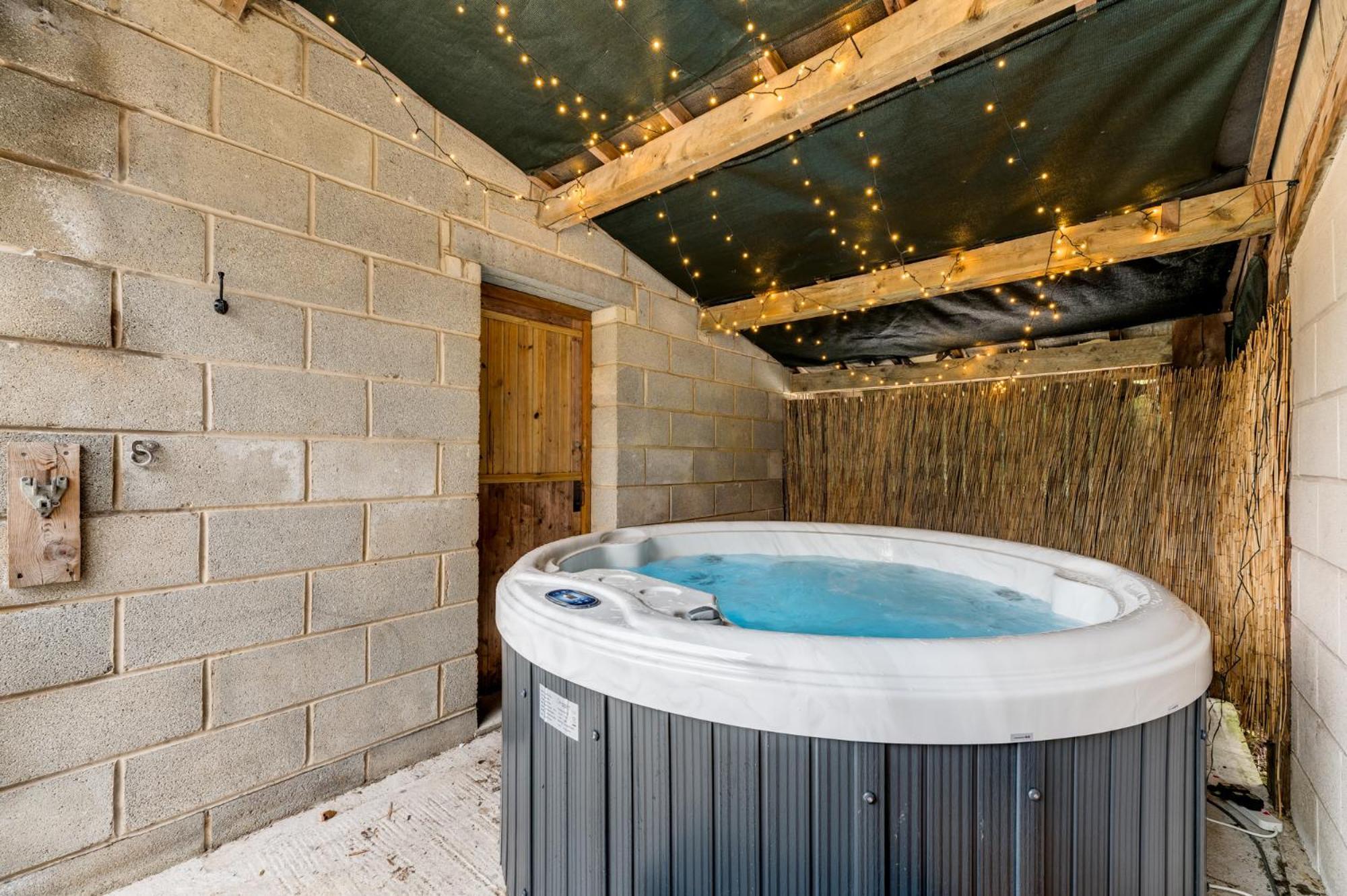 Central Malham Wellbeing Escape Hot Tub & Studio Kültér fotó